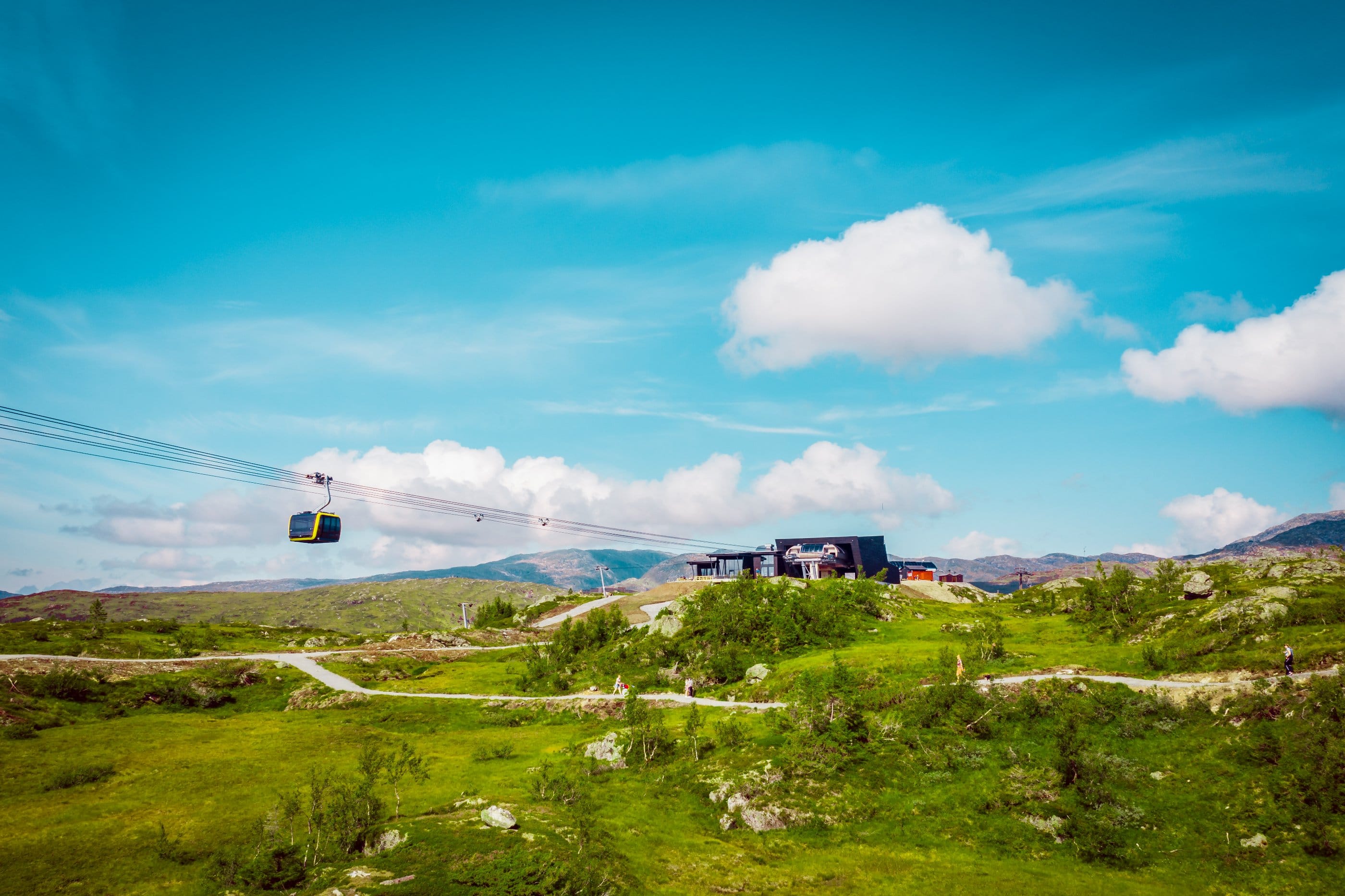 Gondolen ved Voss Resort på vei opp til Hangurstoppen Restaurant.